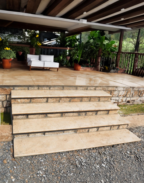 Escalier en travertin sur mesure