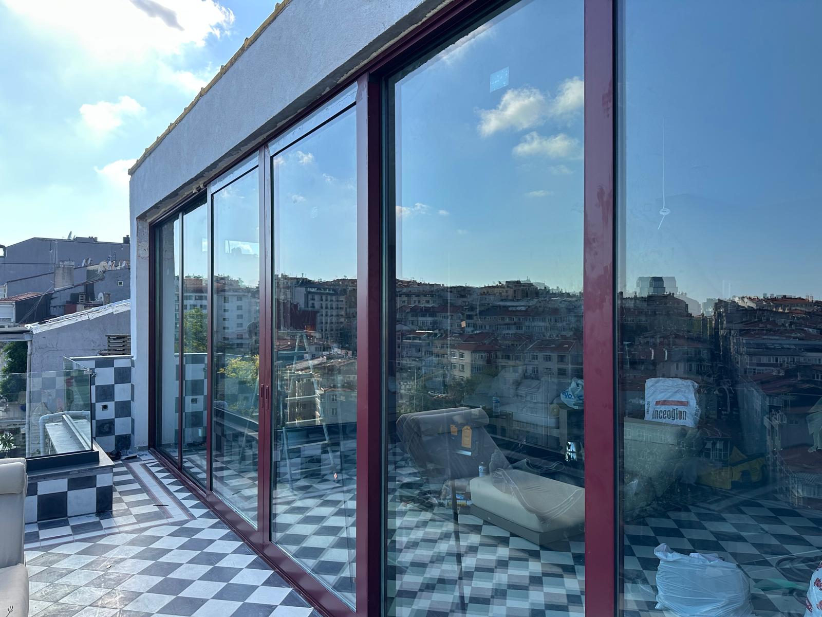 Baies vitrées coulissantes avec profilés en aluminium